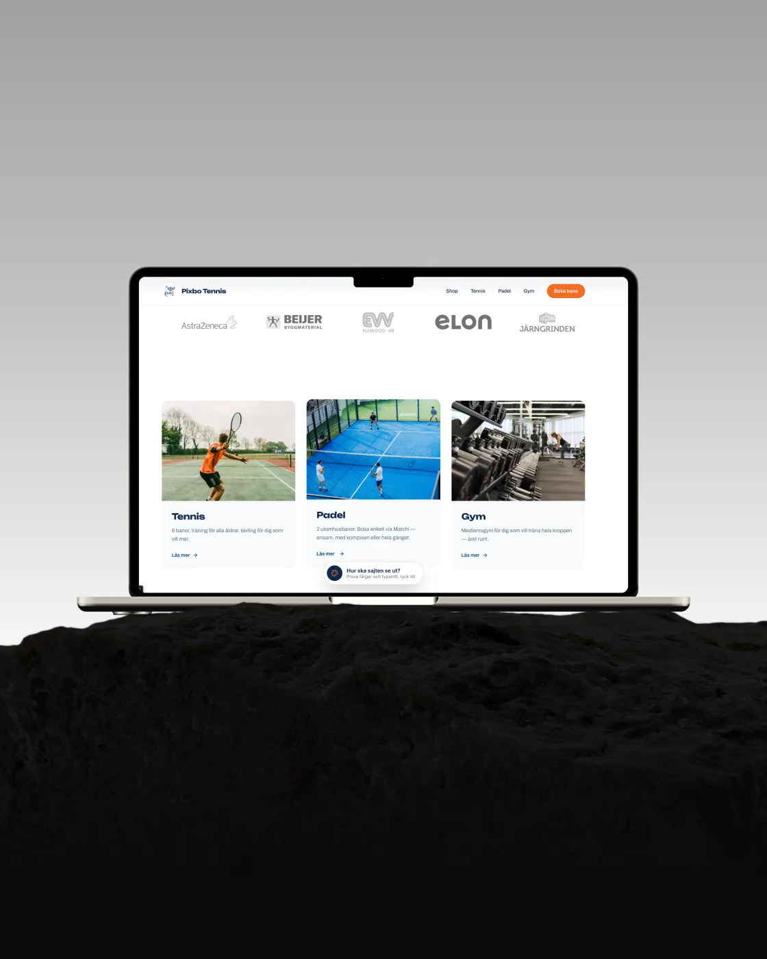 Pixbo Tennis — hemsida byggd av Binici, i en laptop på en sten